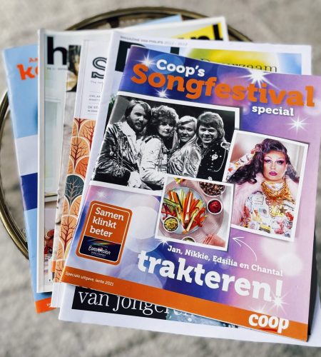 Stapel tijdschriften met Coop Supermarkten en Salt Magazine